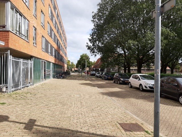 Foto van Linnaeusplein in 2021 richting de weg