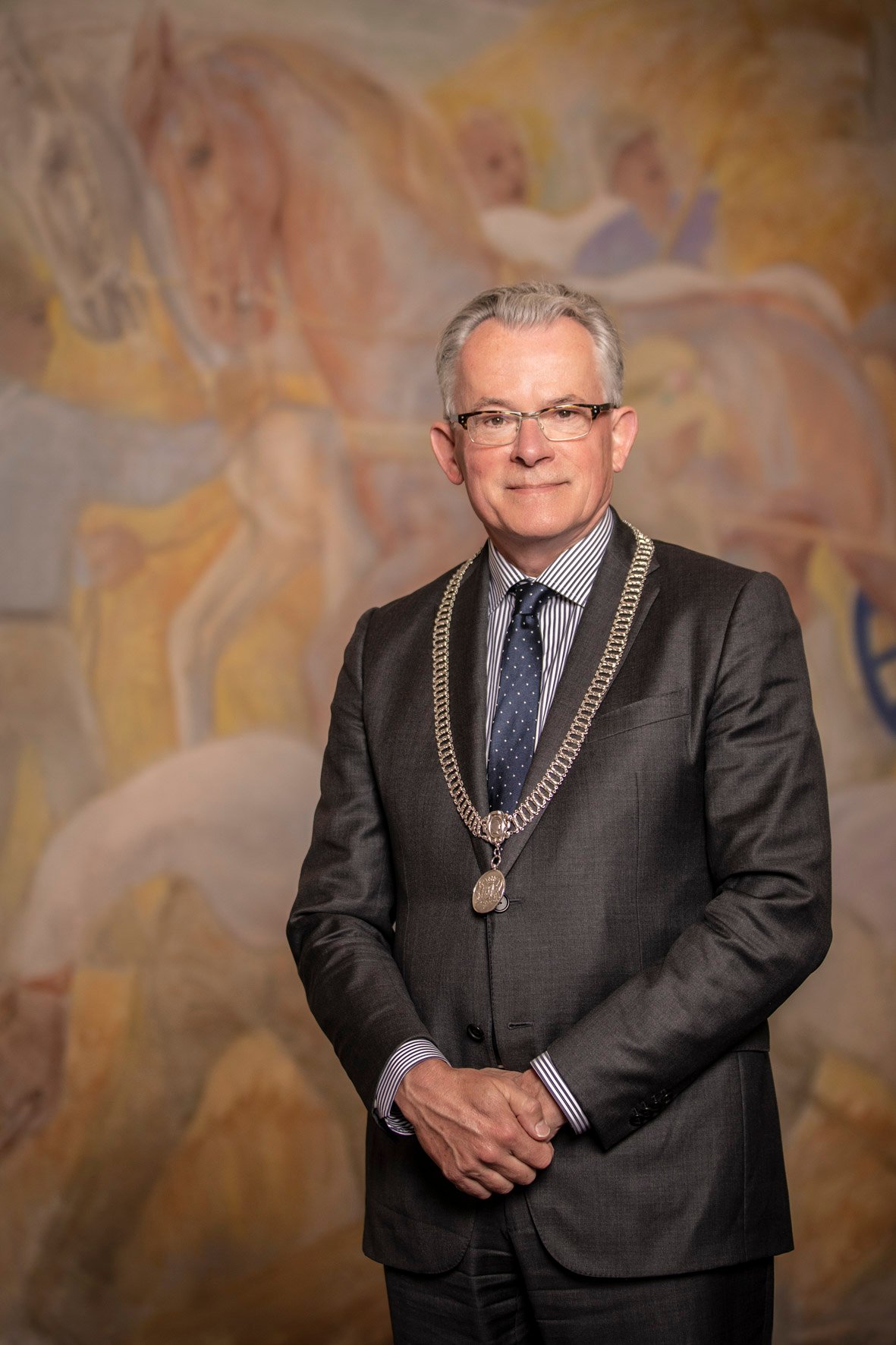 Portretfoto Burgemeester Koen Schuiling (met ambtsketting)