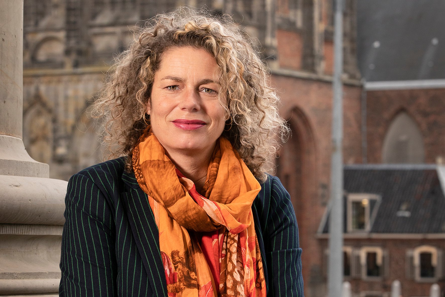 Afbeelding Wethouder Kirsten de Wrede voor de Martinitoren