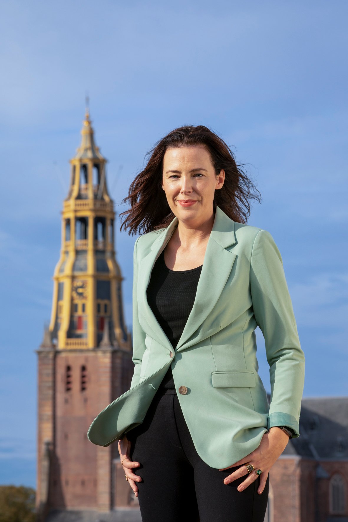 Afbeelding Wethouder Mirjam Wijnja voor de A-Kerk