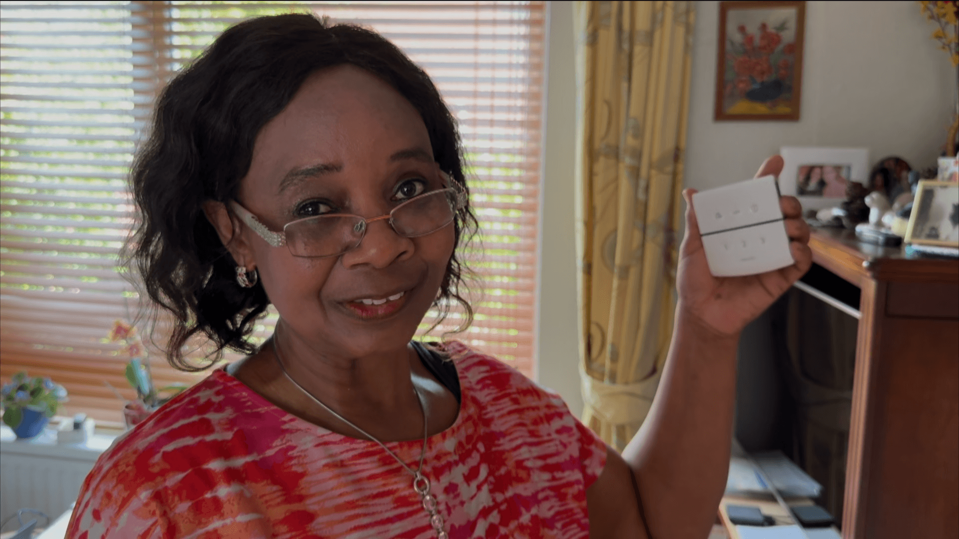 Neneh uit Vinkhuizen is blij met haar geïsoleerde woning met hulp van de gemeente.