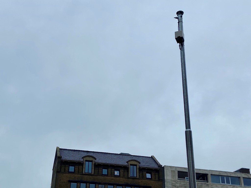 Foto van camera die op de Vismarkt in Groningen staat