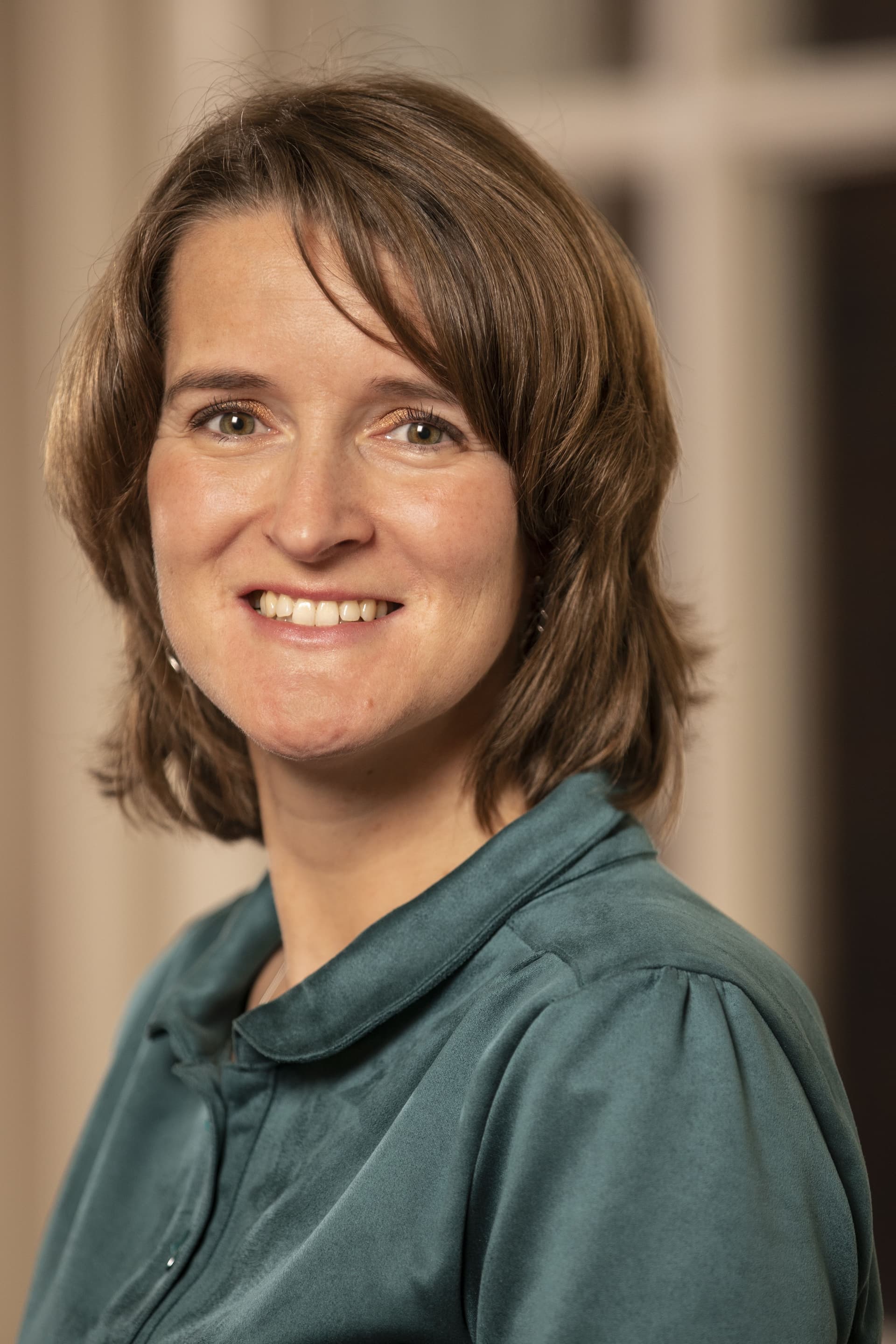 Portretfoto van wethouder Carine Bloemhoff